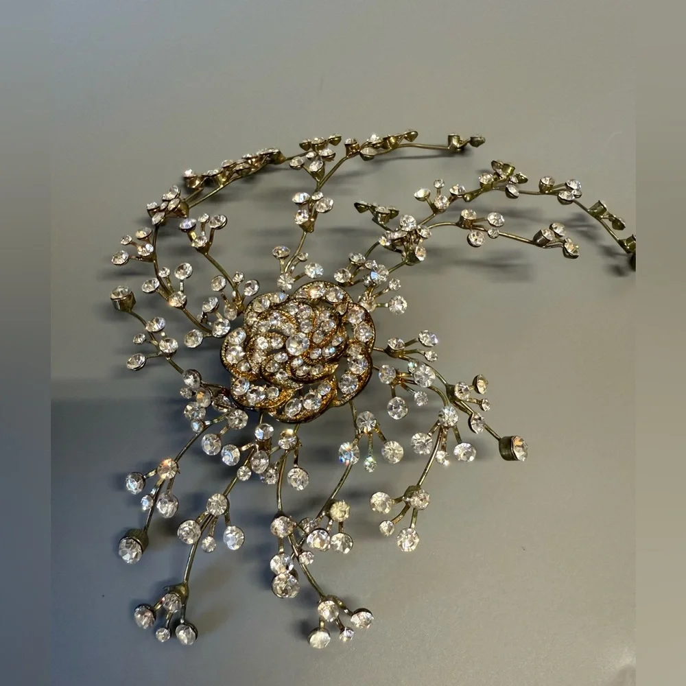 Crystal gold tone Floral Hairpiece Bridal - Picture 5 of 12